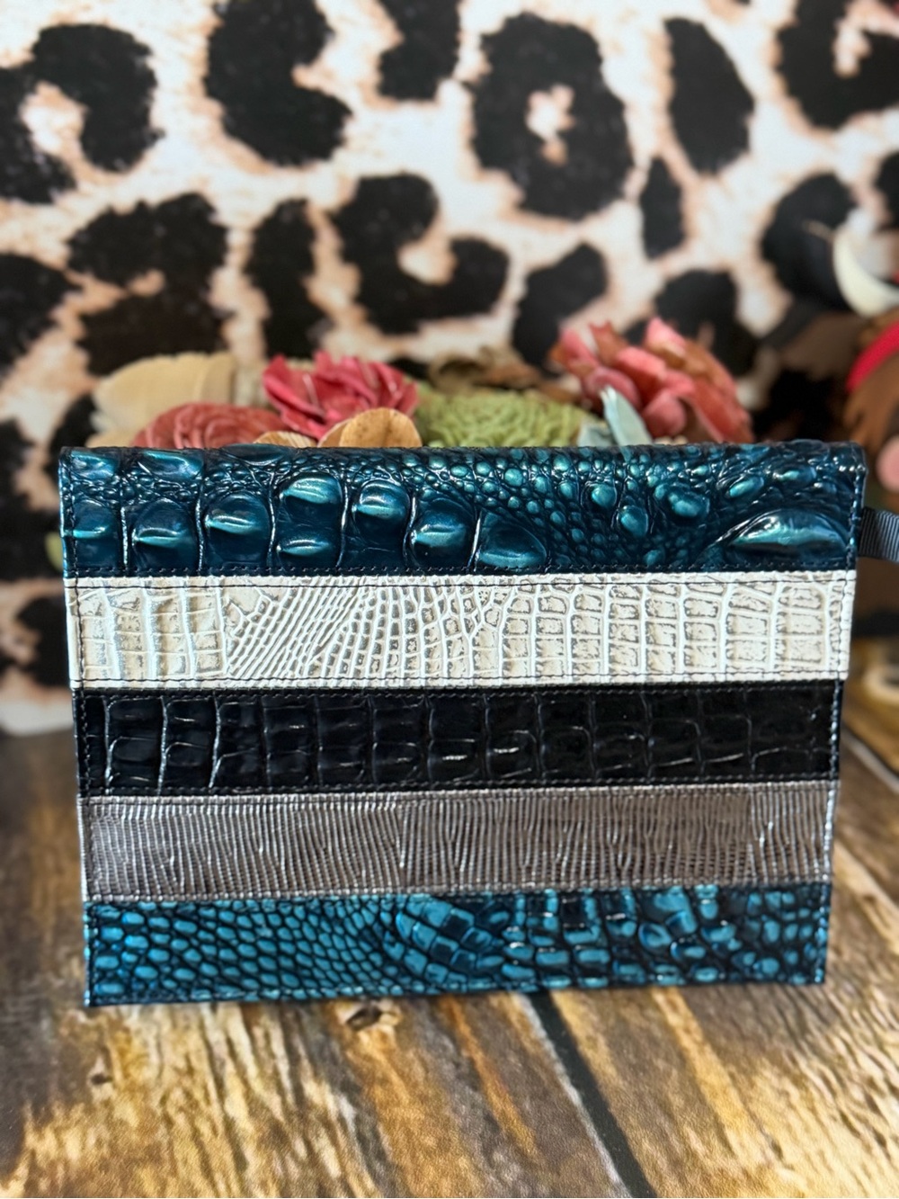 FIRM >>> NWT Brahmin Journal Blue patina flashback